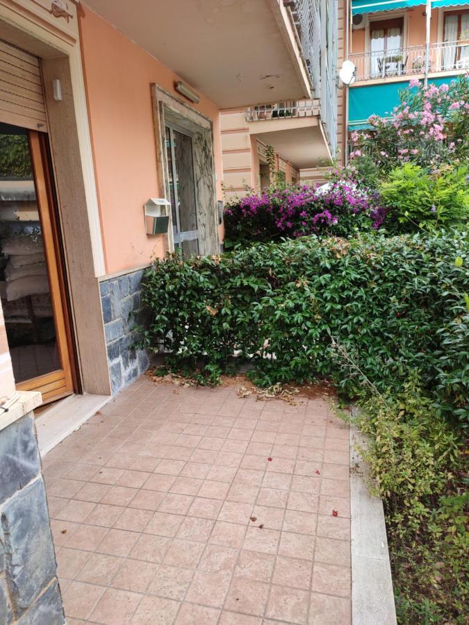 La Casa Di Yuri - Free Private Parking & Air Conditioning Рекко Экстерьер фото